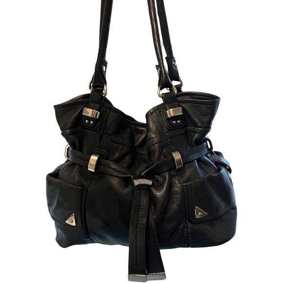 ♥️👜B Makowsky Black 100%Leather Chrome Shoulder Bag♥️👜 - Picture 3 of 13